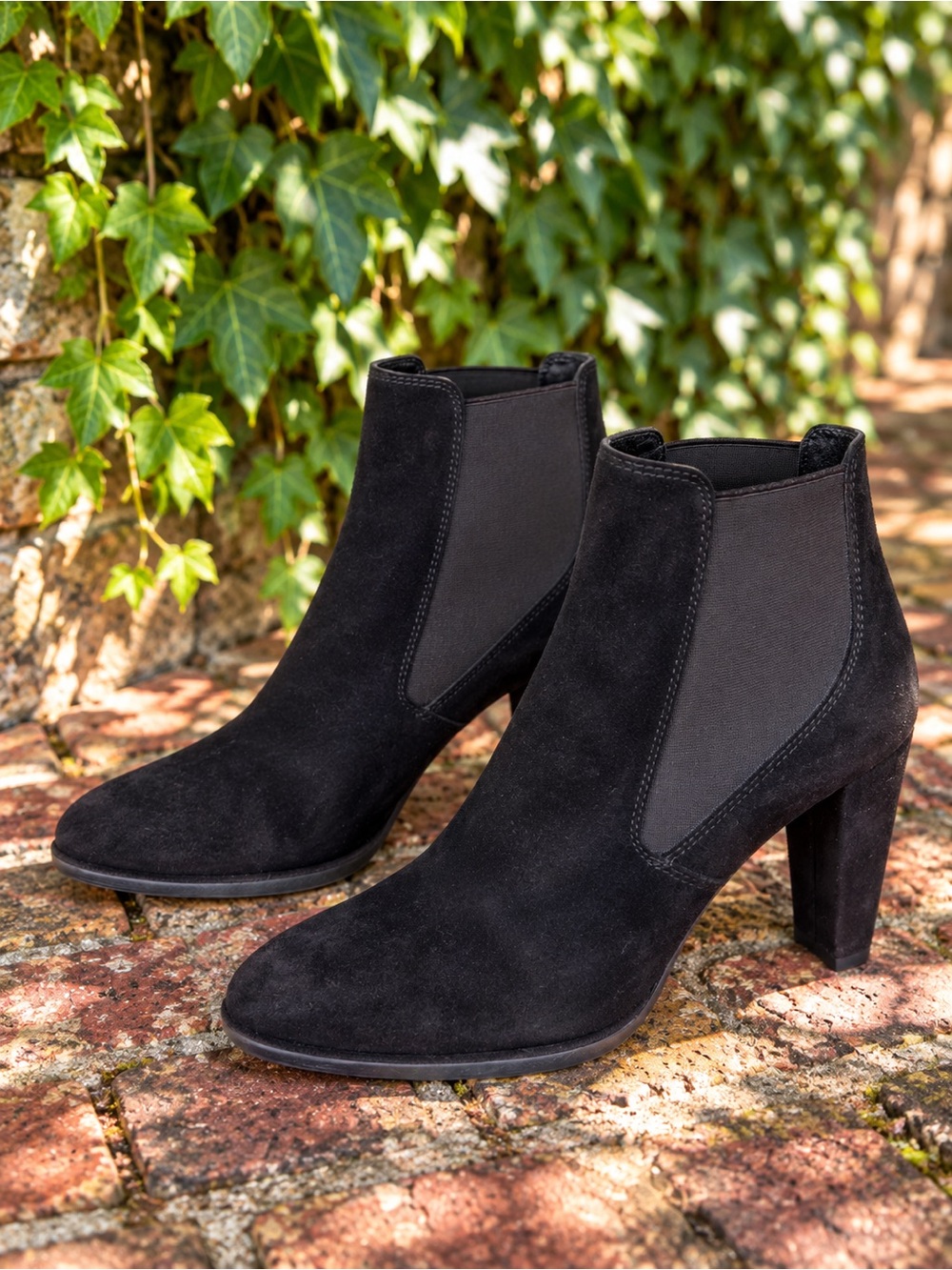 STUART WEITZMAN Chocolate Brown Suede Quiet Luxury Minimalist Ankle Boots, 6M
